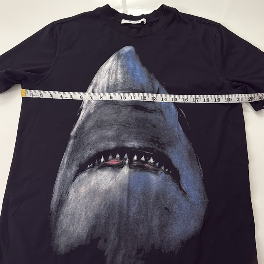 Givenchy
shark print cotton short sleeve t shirt - Picture 8 of 8